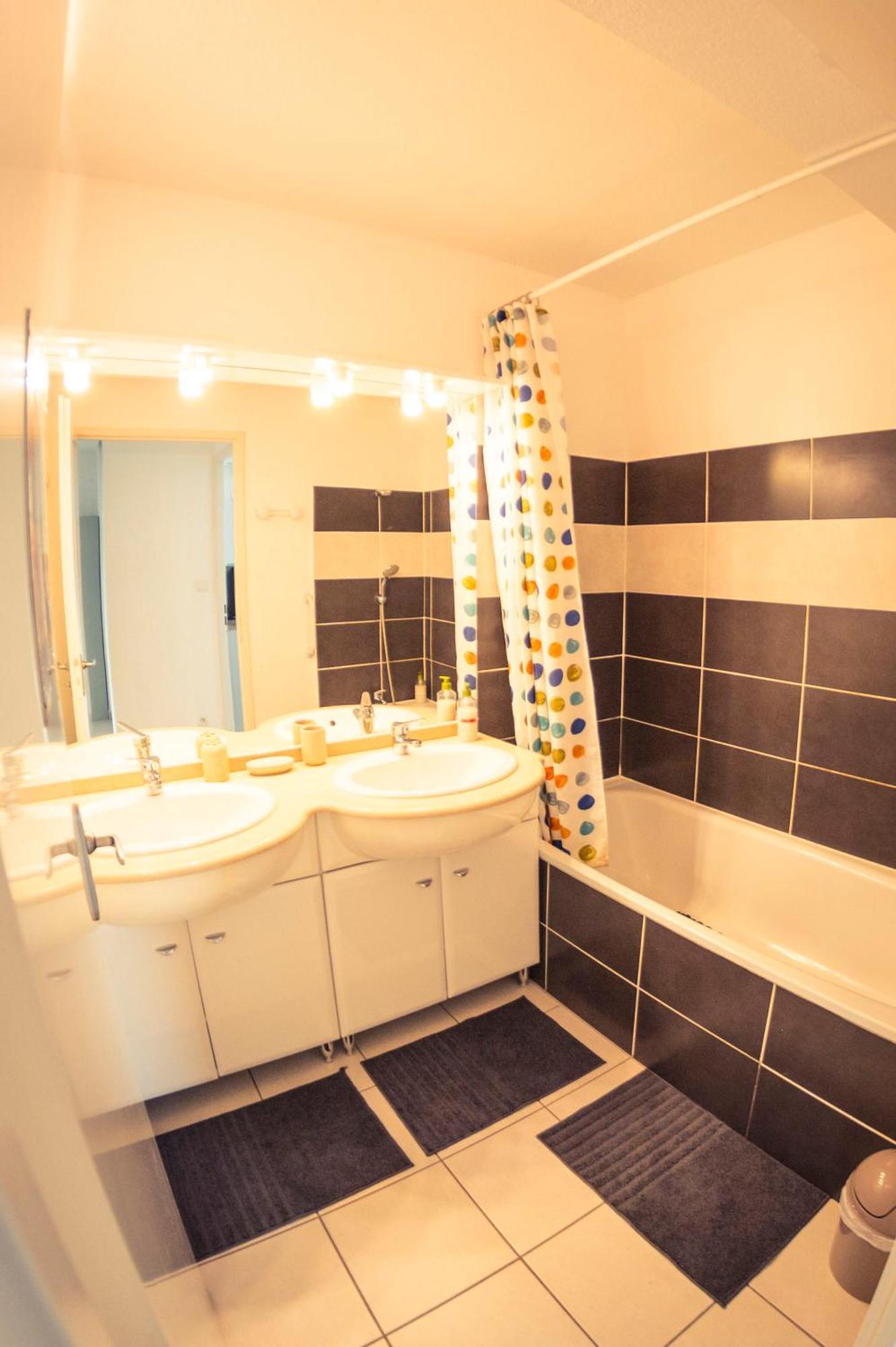 L Arene Margaux, 300 M Du Tram Apartment Lormont Exterior photo
